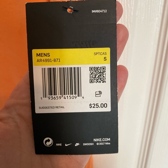 nike tank - Picture 2 of 2